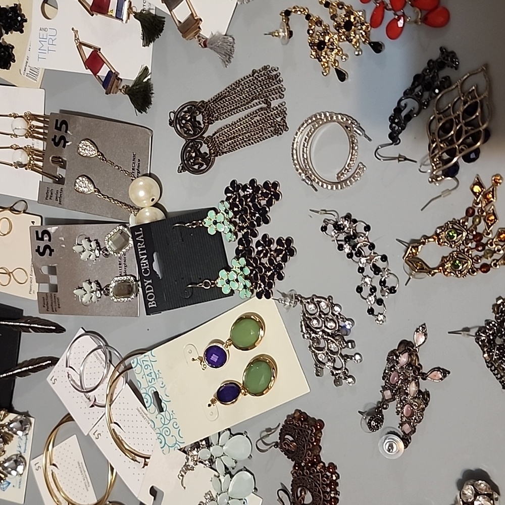 Bundle of 40 earrings - Picture 8 of 8